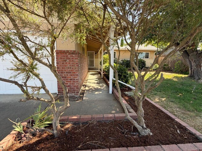 Building Photo - 9152 Condesa Dr