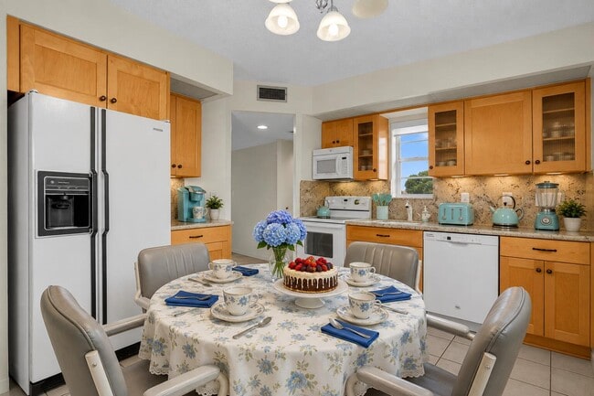 Building Photo - 1605 Abaco Dr