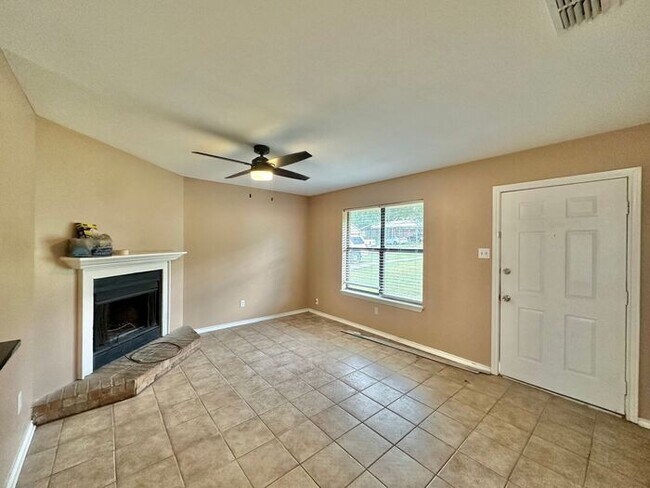 Building Photo - Available Now! Newly Updated 3/2 in Flint!