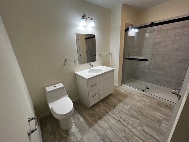 Building Photo - 883 Broadway