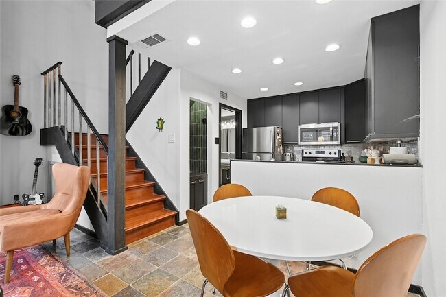 Foto del edificio - 4333 Bowser Ave