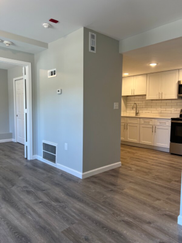 Building Photo - 31 Channing St