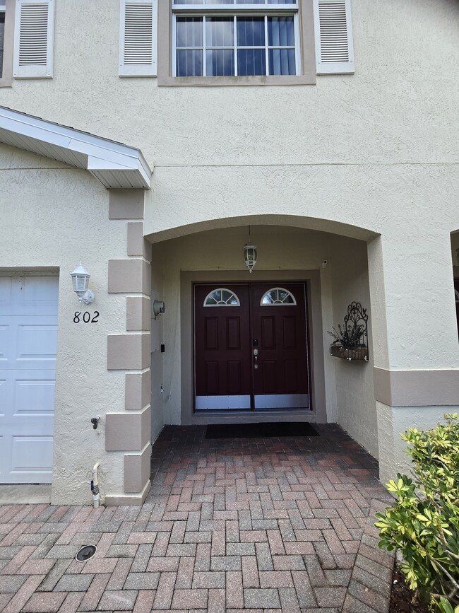 Building Photo - 802 King Neptune Ln