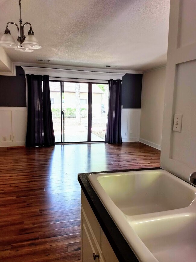 Building Photo - 51 Wilshire Heights Dr