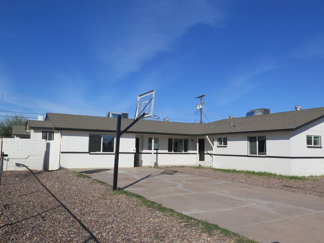 Primary Photo - 210 W Jasmine St