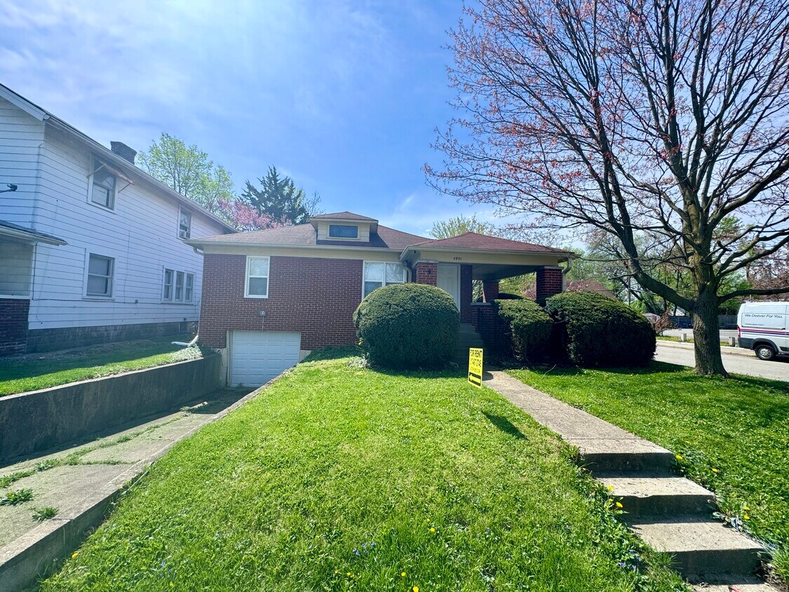 Primary Photo - 4901 E New York St - 2 Bed/1 Bath -move in...