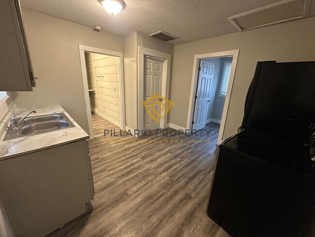 Foto del edificio - 2300 S A. St.