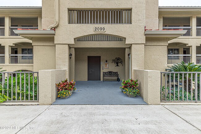 Foto del edificio - 2099 Winterbourne W