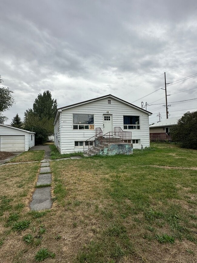 Building Photo - 471 W 1st N