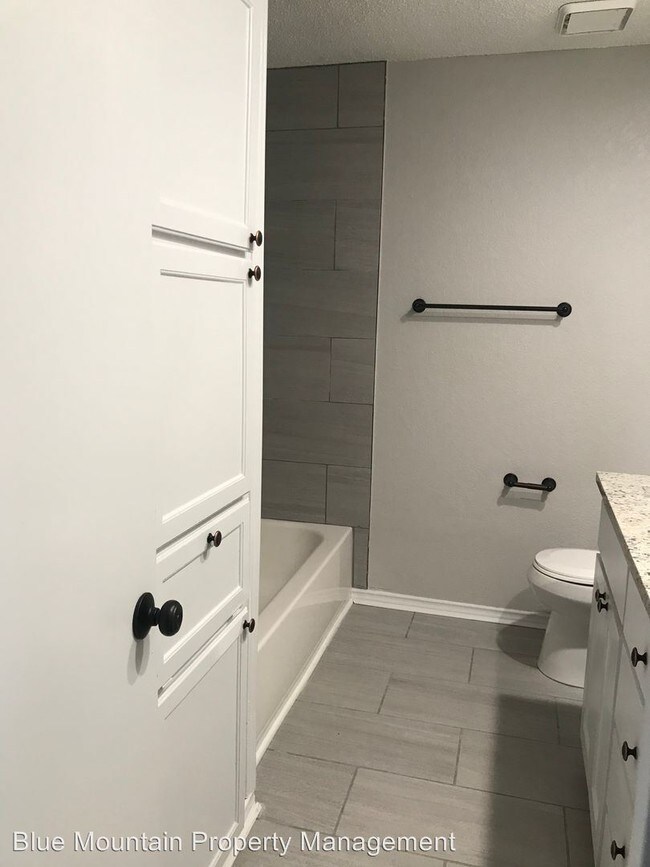 Foto del edificio - 2 br, 1 bath Apartment - 6864 South Creek Dr.