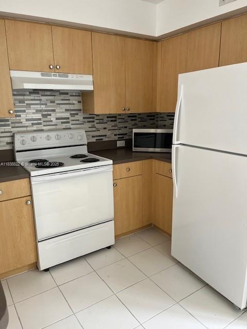 Foto principal - 2931 NE 185th St