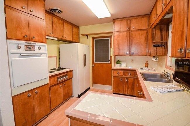 Building Photo - 10613 Lake Vista Drive