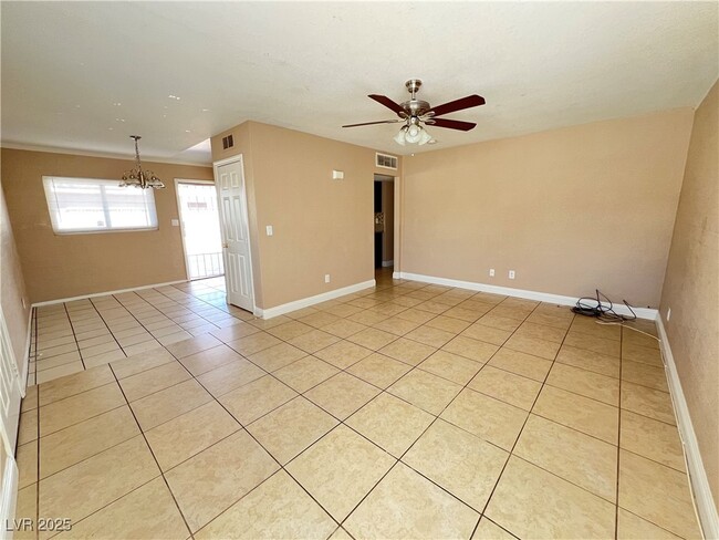 Building Photo - 1128 Greenway Dr