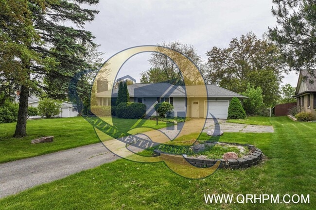 Building Photo - Available Now! - 3 Bedroom, 1 Bathroom in ...