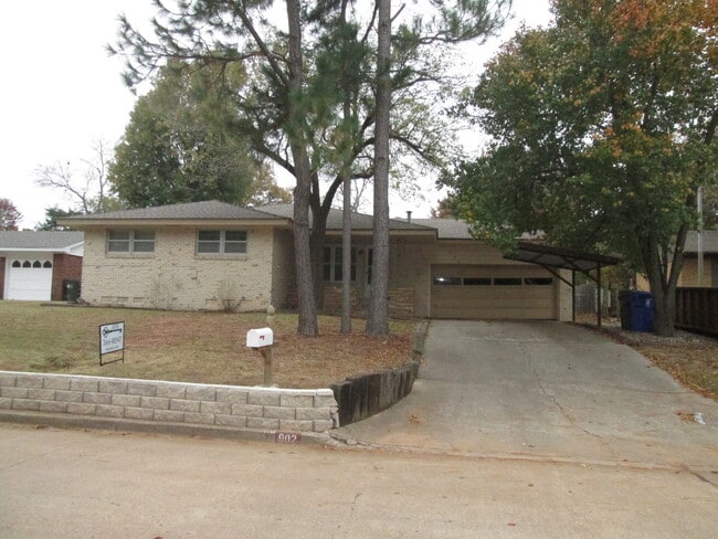 PRELEASING for Mid-July 2026! (3) Bed/(1.5) Pet Negotiable! - PRELEASING for Mid-July 2026! (3) Bed/(1.5) Pet Negotiable! House