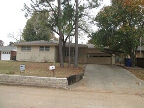 Building Photo - 902 Hardin Dr