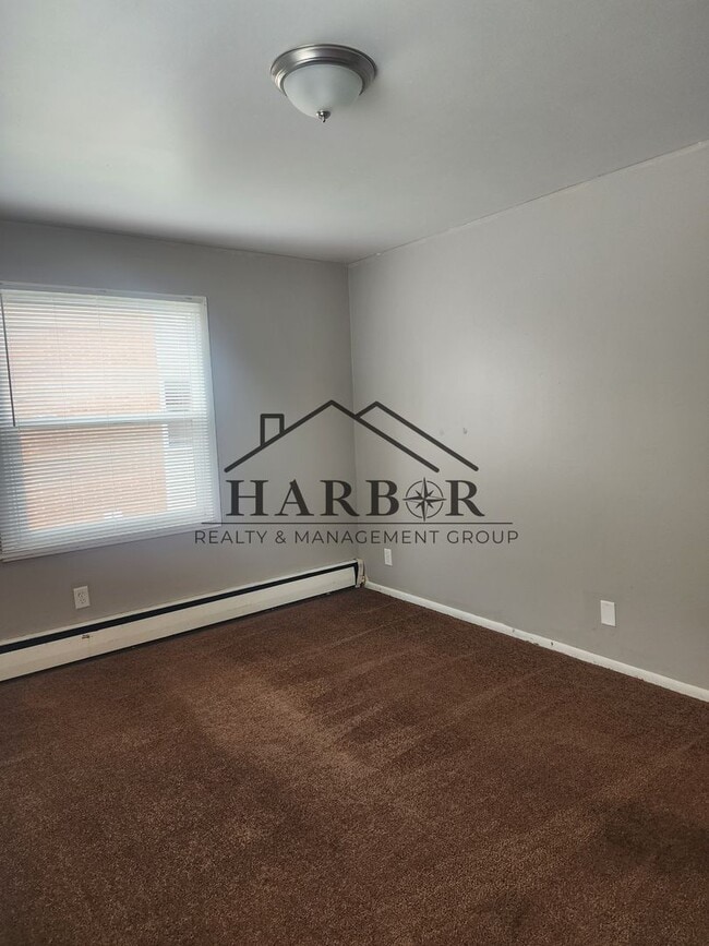 Building Photo - 202 11th Ave NW