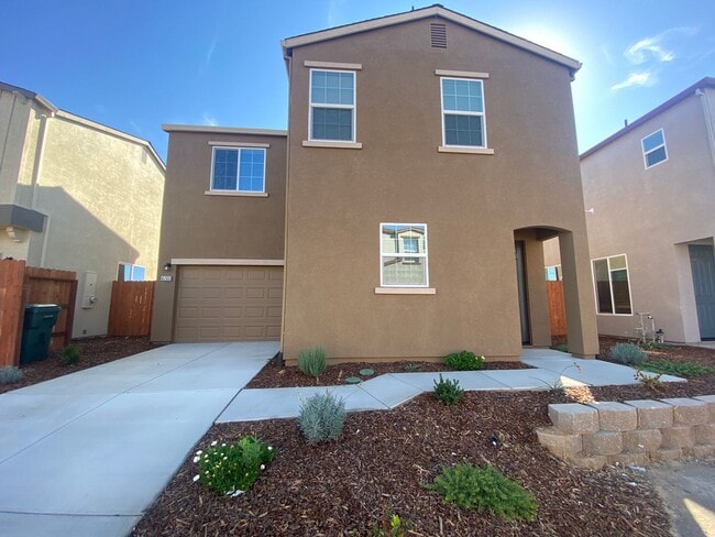 Building Photo - New Home! 3 bedroom 3 Bathroom Home in a G...