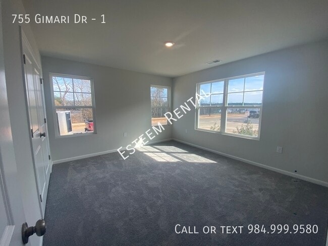 Foto del edificio - 755 Gimari Dr