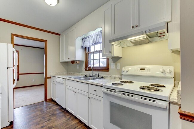 Building Photo - 202 Briarcliff St