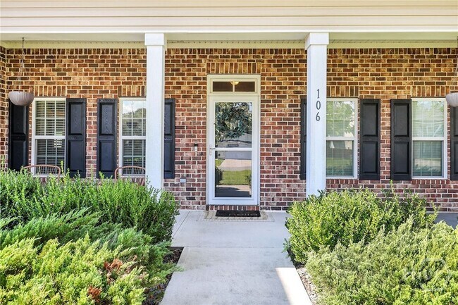 Foto del edificio - 106 Laurel Ln