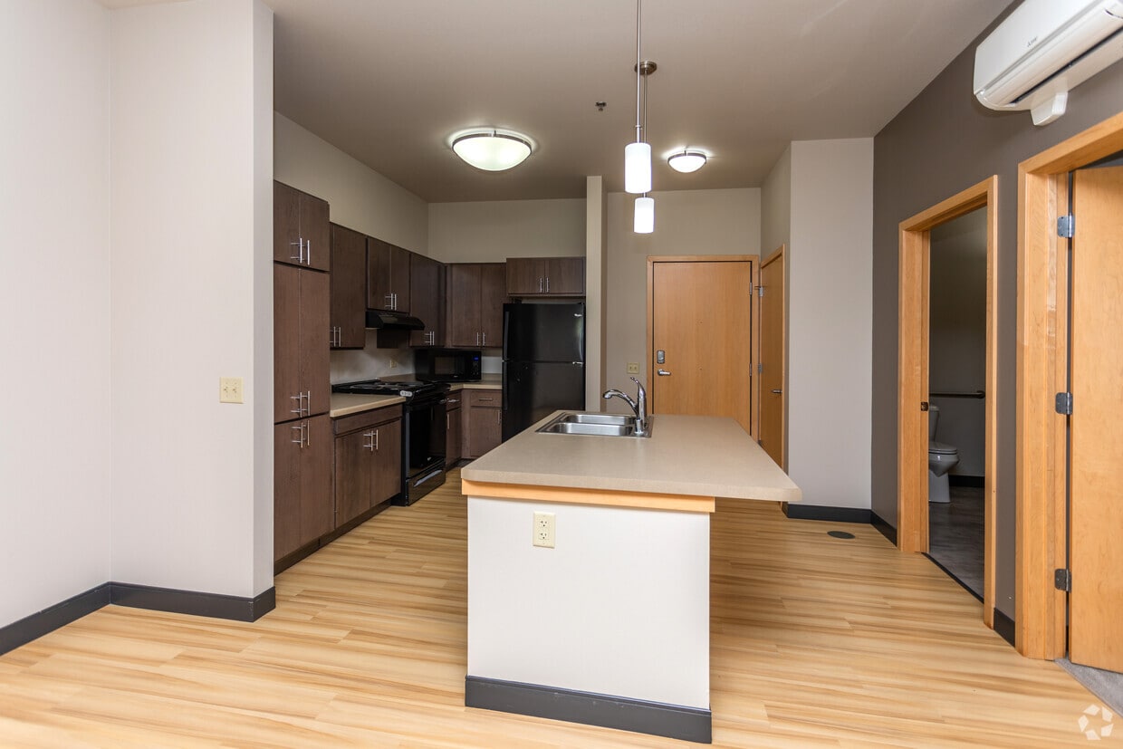 Primary Photo - Roosevelt School Apartments