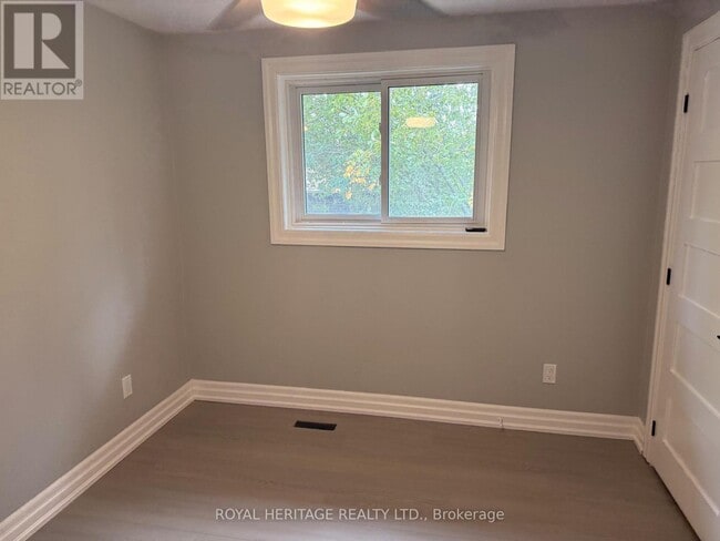 Building Photo - 286 Lorindale Dr