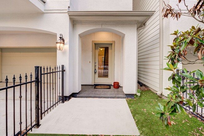 Building Photo - Sawyer Heights Luxury Living