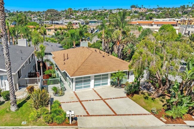 Building Photo - Charming Leucadia Duplex - Steps to Beach