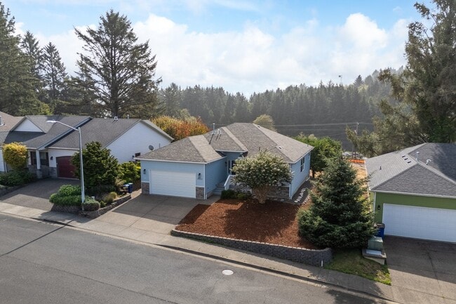 Building Photo - 2630 NE 45th St