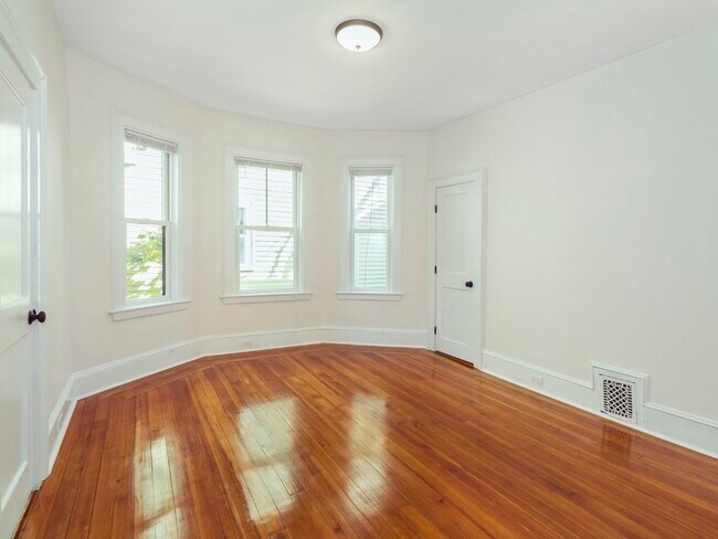 Building Photo - 136 Huron Ave