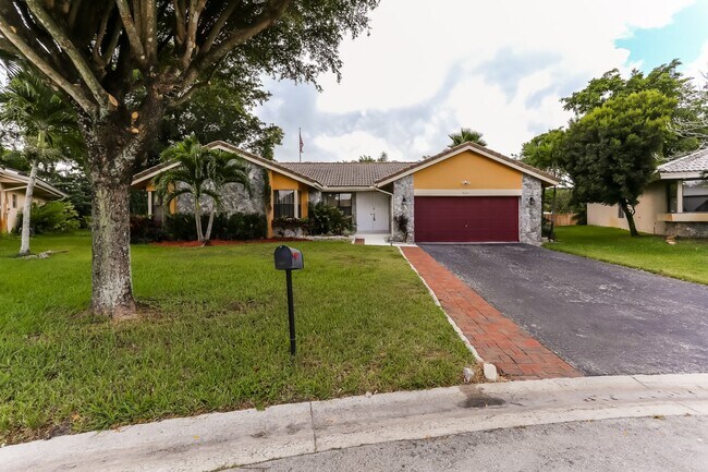 Building Photo - 4661 NW 66th Dr