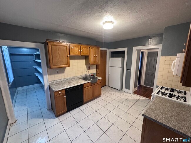 Photo - 20-22-22 Tower Ave (Hartford, CT) Apartment