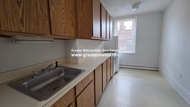 Building Photo - 207 Salem St