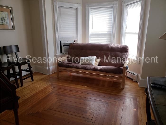 Primary Photo - 10 Park St