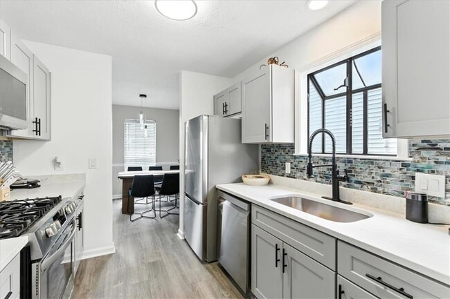 Building Photo - 1524 Springleaf Cir SE