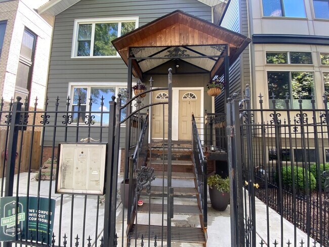 Foto del edificio - 2241 N Rockwell St