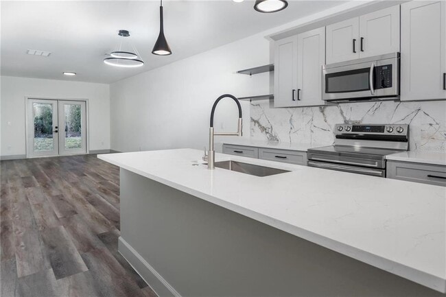 Building Photo - 2242 Fernwood St