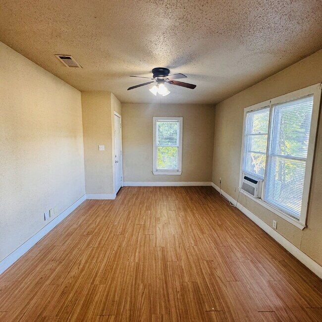 Foto del edificio - 4024 Howard St