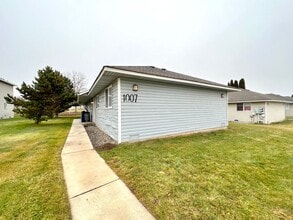 Building Photo - 1007 E 19th Ave