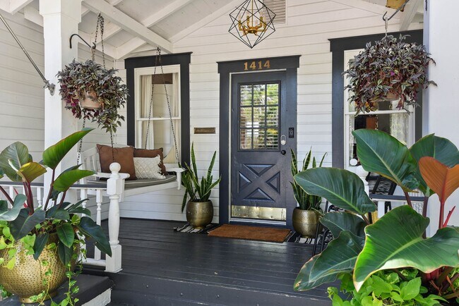 Foto del edificio - Fully Furnished bungalow in the heart of O...