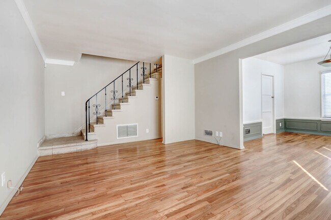 Building Photo - 1750 Glendon Ave