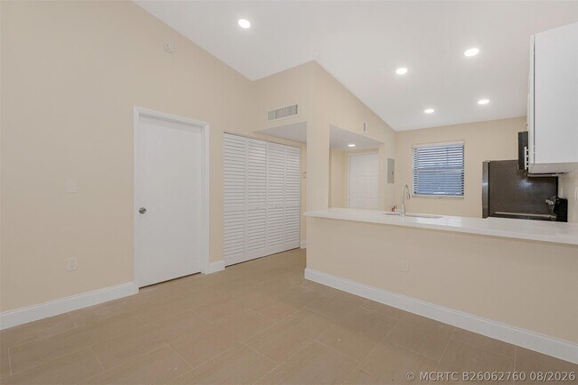 Foto del edificio - 9951 Nob Hill Pl