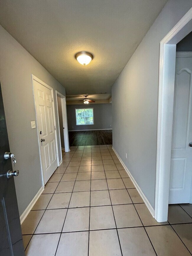 Foto del edificio - Comfortable 3-Bedroom Home with Open Layout