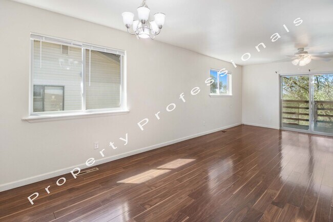 Building Photo - McCarron Ct Duplex