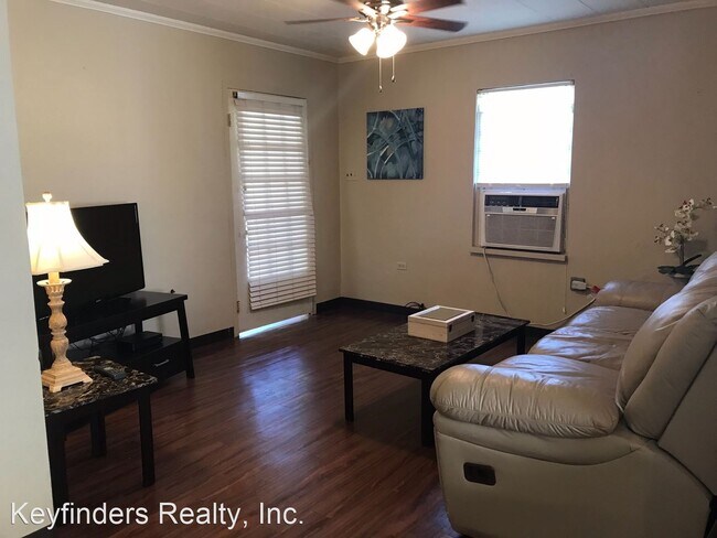 Building Photo - 2 br, 2 bath House - 610 St. Peters Alley