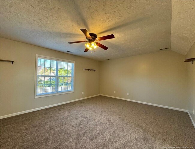 Foto del edificio - 231 Scotland Dr