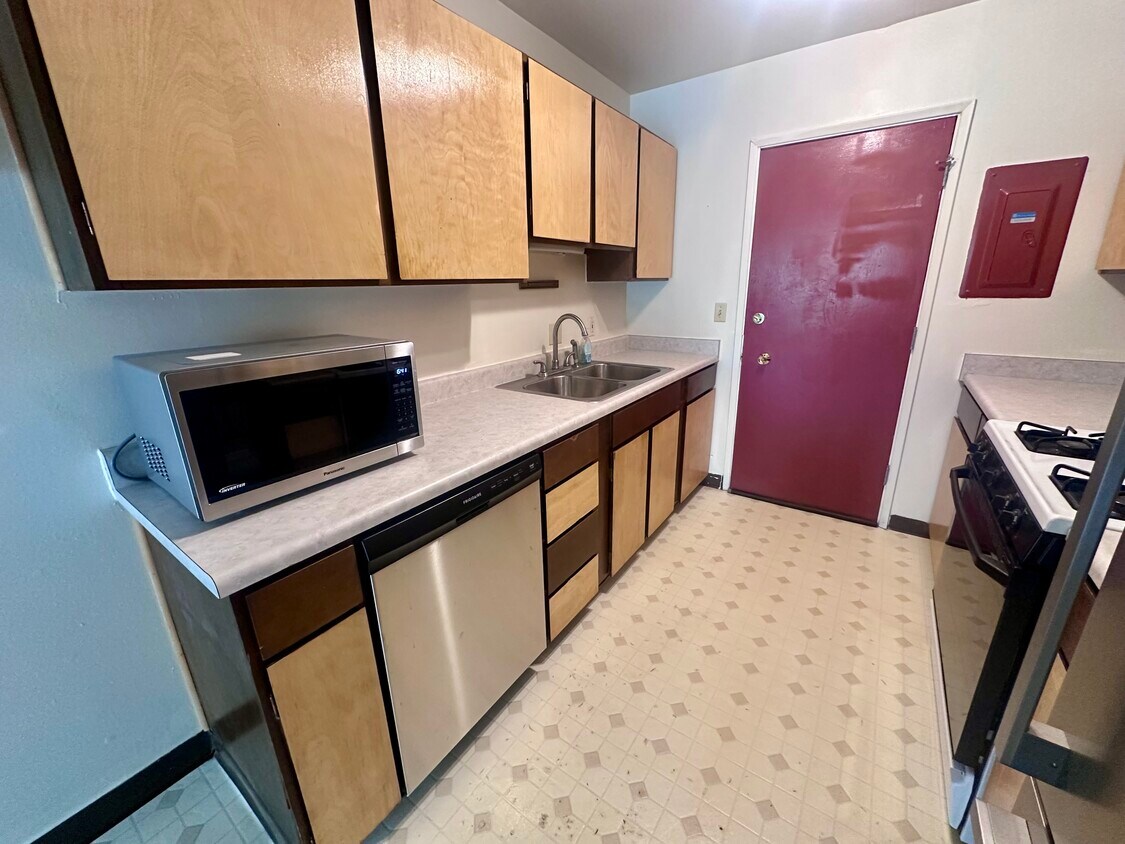 Kitchen - 1401 E 10th Ave