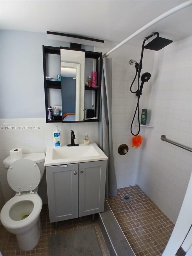 Foto del edificio - 901 N Birch Rd