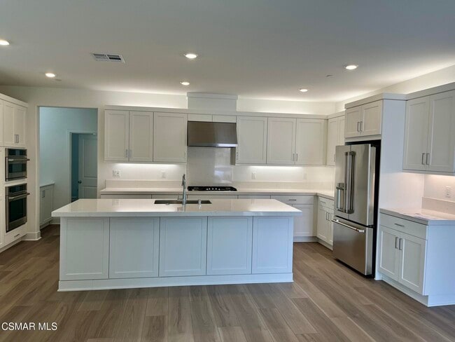 Building Photo - 740 Edward Scholle Dr